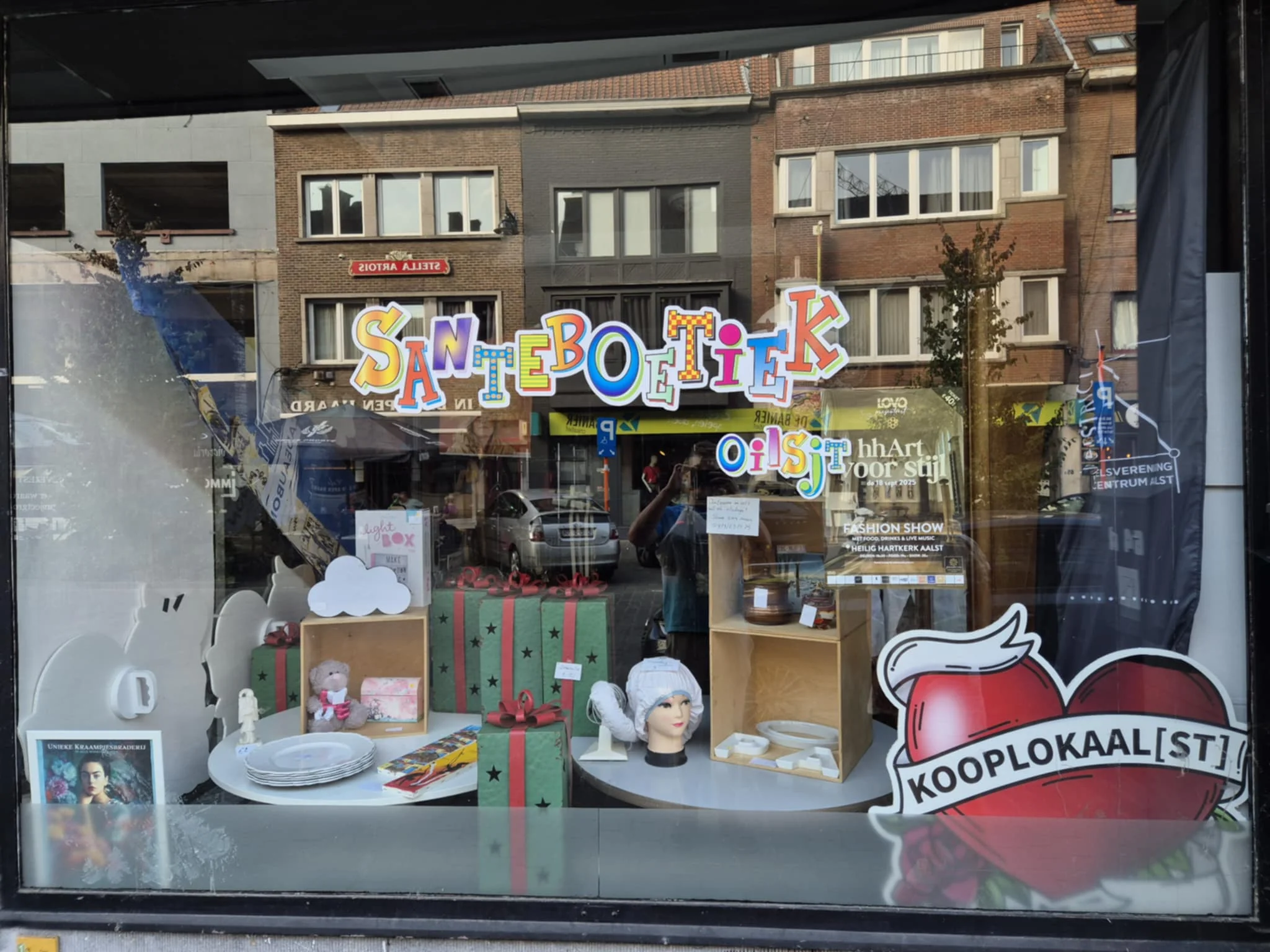 Vitrineactie en lokale zichtbaarheid bij Santeboetiek in Aalst